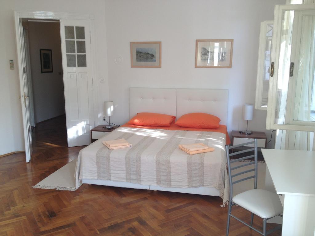 Apartment Sonata Split Room photo